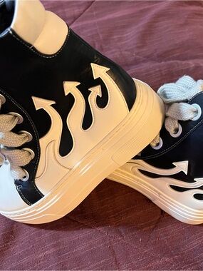 Source Unknown Black and White Platform Flame High-Top Sneakers